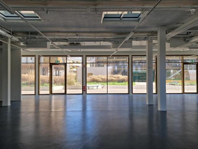Shopping center for rent in Chavannes près Renens 370 m² | dreamo. Ch