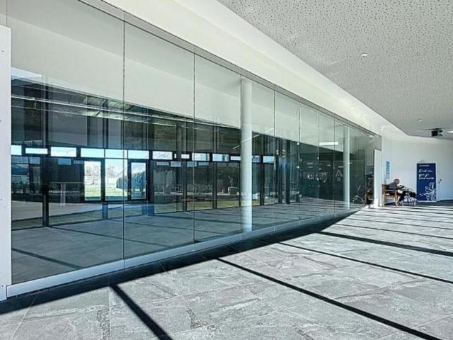 Shopping center for rent in Saxon Ref 32910 | dreamo. Ch