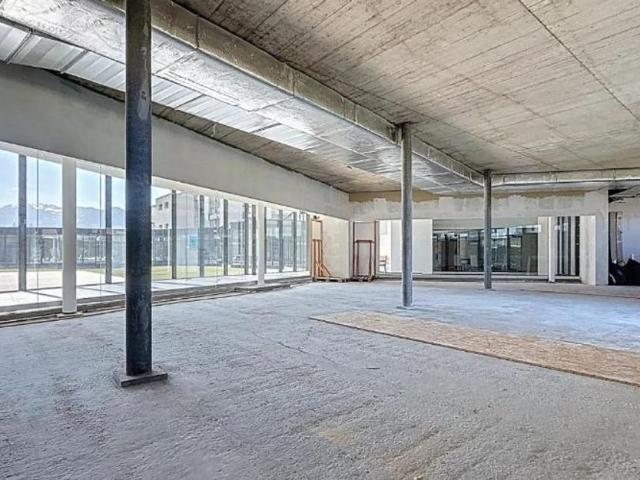 Shopping center for rent in Saxon Ref 33991 | dreamo. Ch