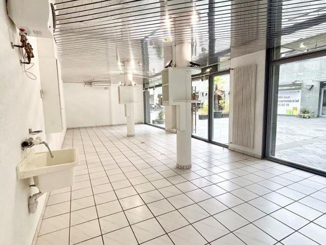 Shopping center for rent in Sierre 50 m² | dreamo. Ch