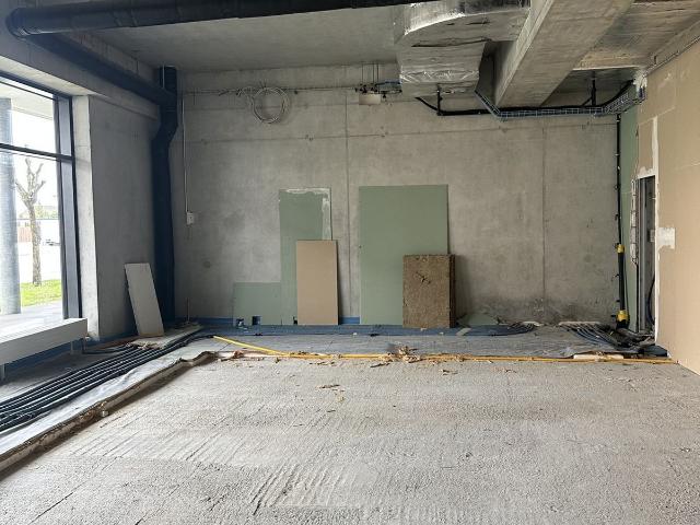Shopping center for rent in Studen BE 398 m² | dreamo. Ch