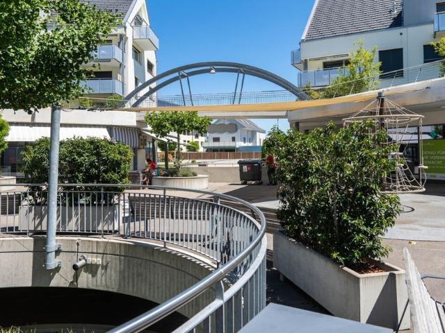 Shopping center for rent in Studen BE 860 m² | dreamo. Ch