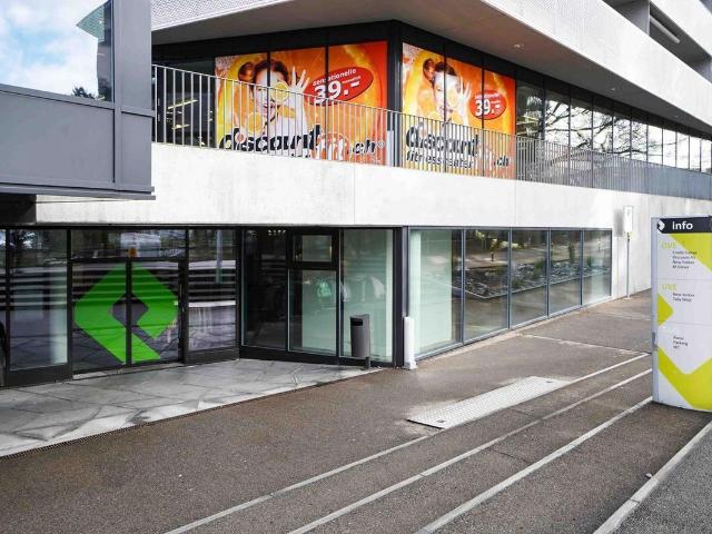 Shopping center for rent in Wetzikon ZH 699 m² | dreamo. Ch