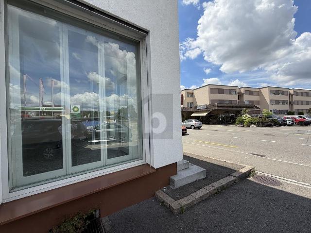 Shopping center with 3.5 rooms for rent in Kloten 70 m² | dreamo. Ch