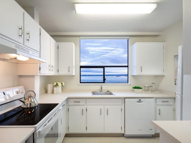 Shorewood Manor West Vancouver 1 Bedroom Apartment for Rent at 2020 Bellevue Ave, West Vancouver, BC V7V 1B8 Ambleside