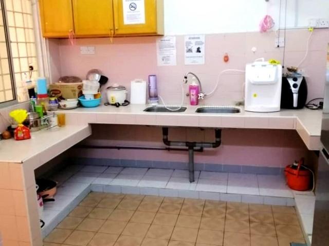 Short Term & Long Term 5 mins walk to LRT Taman Bahagia Fully Furnished, High Speed Wifi, Utilities Included