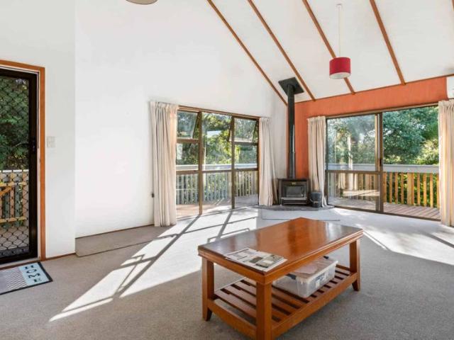 SHORT TERM RENTAL! Tranquil Oasis in Birkdale