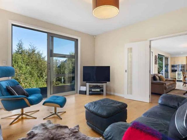 SHORT TERM* Spacious 4 Bedroom Home, Mt Creighton