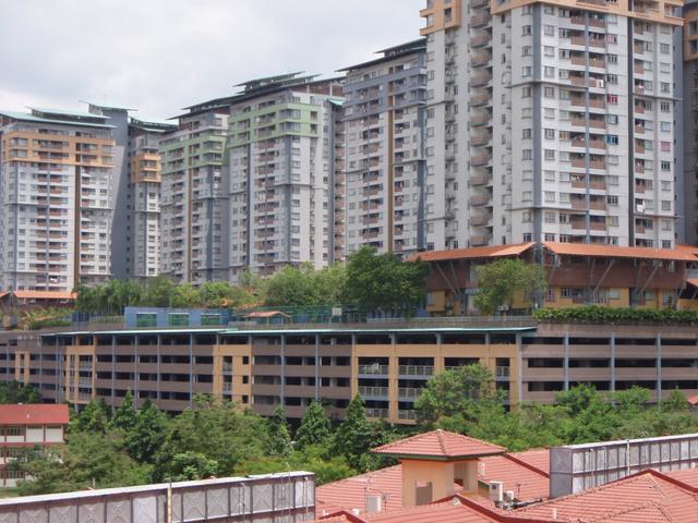 Short walk to MRT station and the curve ikea 3Room2b1Carparking