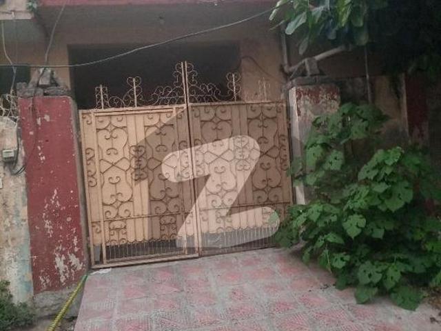 Short Corner Single Unit House Available For Sale I 10/1