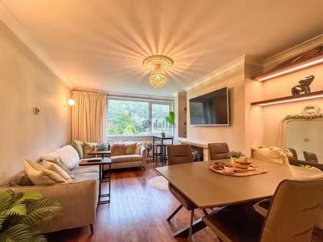 SHORT LET ONLY Killiney Hill Park Apartments, Killiney Hill.