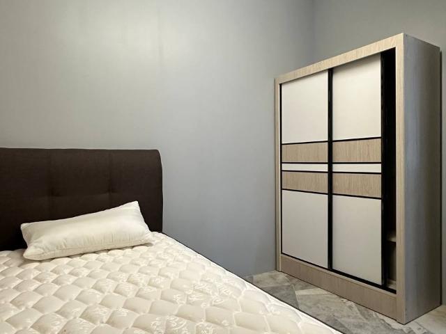 [Short stay / Long stay | Zero Deposit ] ️ Gated Landed House Single Room at Wawasan Puchong ‼️