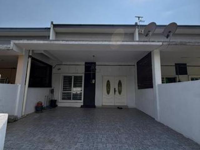 ShortTerm Rental Rumah Teres 4 Bilik KLIA