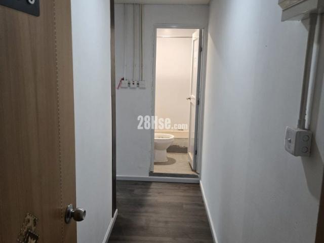 Shaukeiwan Manson Industrial Building [Landlord Ads] Room 712 8分鐘到地鐵站， 交通方便，電梯直到，Wifi服務， 24小時攝錄， 專人管理 ，密碼進出， 企理實用， 見者必合 ，直接業主， 不需佣金， Hints