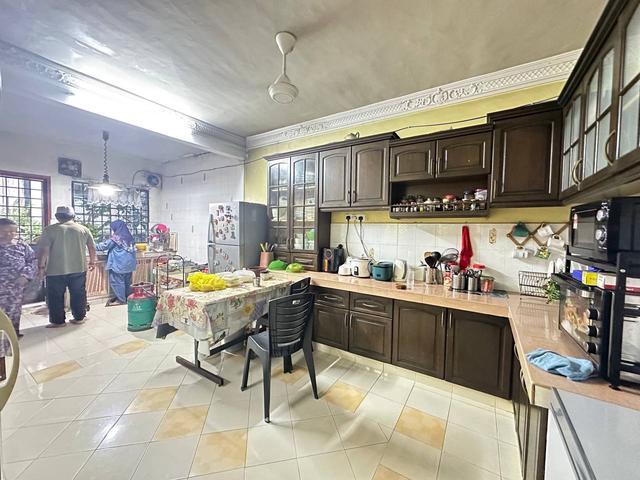 Shah Alam SEKSYEN 8 Double Storey Terrace 20x75 Below Mv Renovated