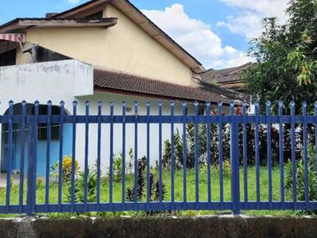 Shah Alam Seksyen 25 Double storey Corner lot 3000sqt area Renovated