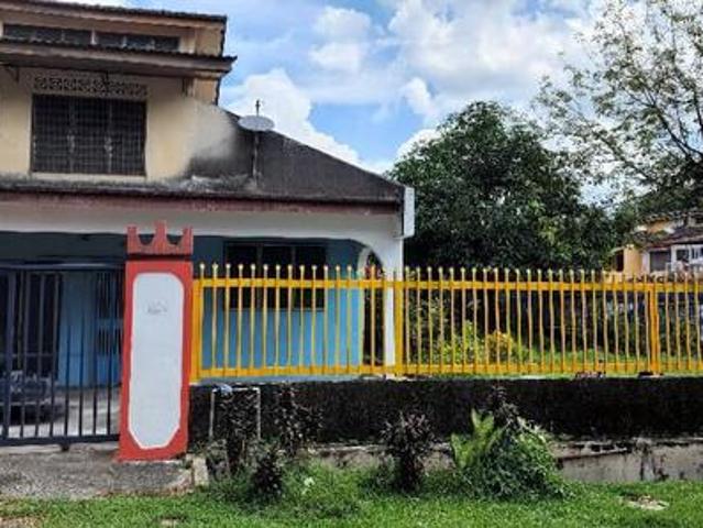 Shah Alam Seksyen 25 Double storey Corner lot 3000sqt area Renovated