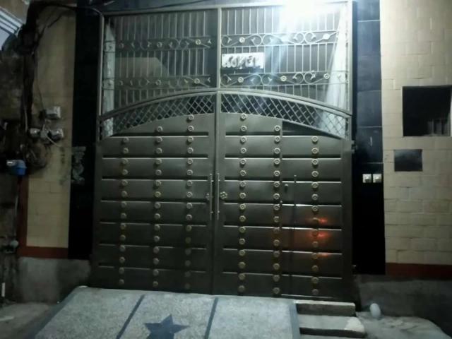 Shajamal main ek uper portion 2 bedroom TvL Lahore Gulberg 2 ID 56343