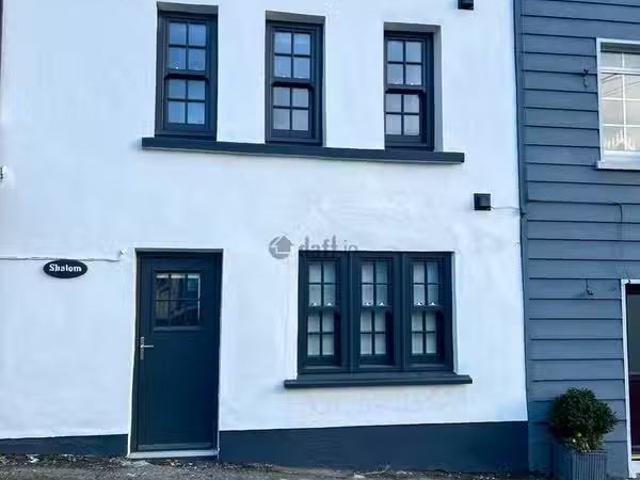 Shalom, Kinsale, Co. Cork is for rent