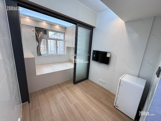 Sham Shui Po 122 Yu Chau Street [Agency Ads] Room B, Low Floor [Tang 2Nd Floor] Brand New Building With Pornography Hints