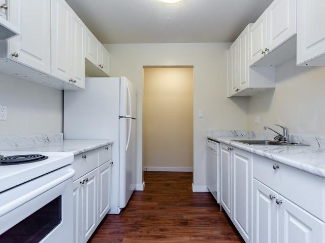 Shannon Gardens Apartments 1 Bedroom Apartment for Rent at 11831 80 Ave, Delta, BC V4C 7X6 Scottsdale