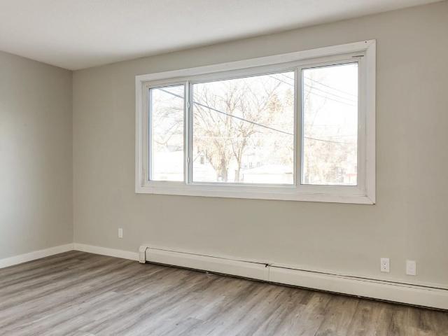 Shannon Villa 1 Bedroom Apartment for Rent at 11832 88 St Nw, Edmonton, AB T5B 3R8 Eastwood