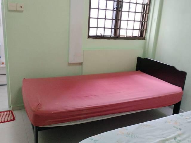 Share Master Room Blk 423 Bedok North Ave 1 @ $600 AC/WIFI