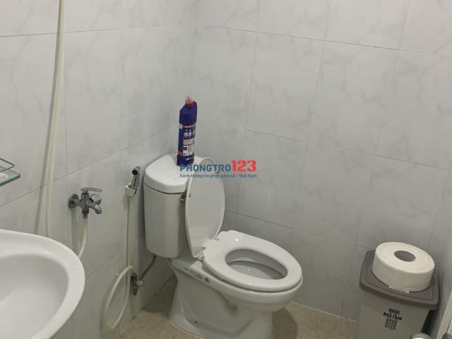 Share phòng toilet riêng cc Lotus Sen Hồng sóng thần