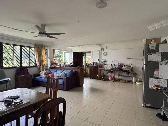 SHARE ROOM @ 315 Bt Batok $500 for 1 lady aircon + wifi