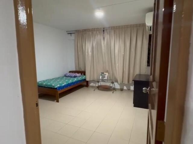 SHARE ROOM @ 315 Bt Batok $500 for 1 lady aircon + wifi