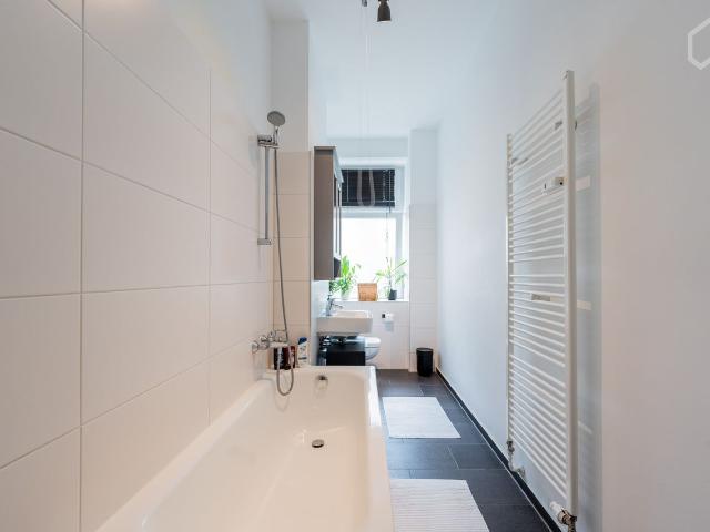 SHARED FLAT: Large & comfy room in a shared apartment the middle of a trendy neighbourhood Friedrichshain fully furnished and care free