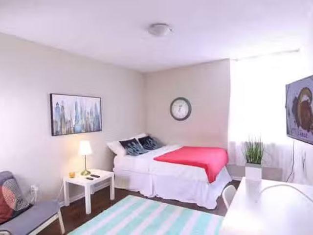 Shared Flex Room 3 Bed 1 Bath