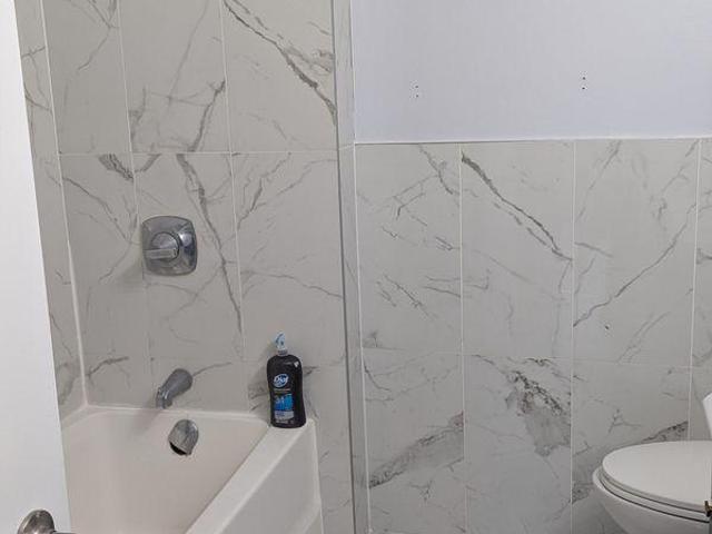 Shared Living/roommate 3 Bedroom For Rent Mississauga ON 850 ES97418691