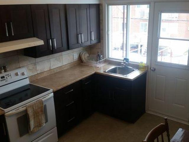 Shared Living/roommate 3 Bedroom For Rent Montréal QC 680 ES97415668