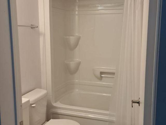 Shared Living/roommate 3 Bedroom For Rent Oshawa ON 1000 ES97419188