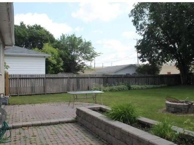 Shared Living/roommate 3 Bedroom For Rent Edmonton AB 750 ELS96647263