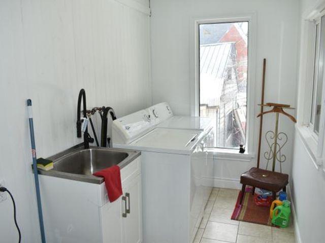 Shared Living/roommate 3 Bedroom For Rent Kingston ON 1000 ELS97421556