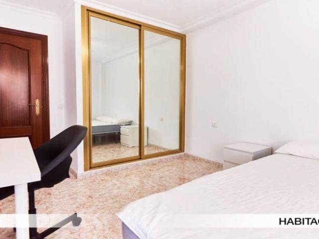 Shared Living/Roommate 3 Dormitorio Seville Seville ES101730934
