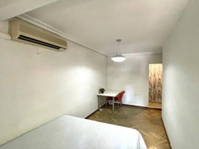 Shared Living/Roommate 10 Dormitorio Seville Seville ES95662974