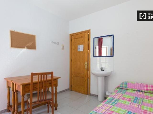 Shared Living/Roommate 12 Dormitorio Granada Granada ES101694433