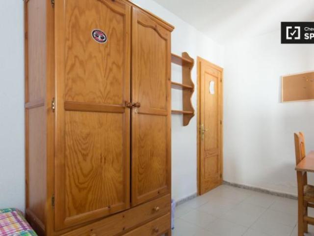 Shared Living/Roommate 12 Dormitorio Granada Granada ES101738714