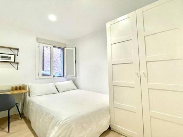 Shared Living/Roommate 12 Dormitorio Madrid Madrid ES71928535