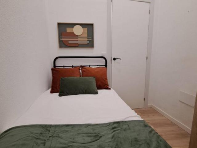 Shared Living/Roommate 12 Dormitorio Madrid Madrid ES96914480