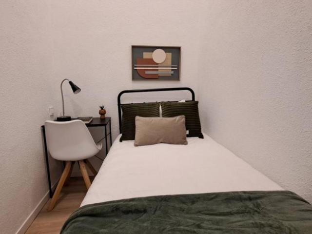 Shared Living/Roommate 12 Dormitorio Madrid Madrid ES96914484
