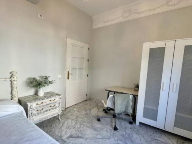 Shared Living/Roommate 12 Dormitorio Seville Seville ES95986320