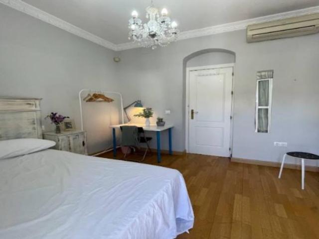 Shared Living/Roommate 12 Dormitorio Seville Seville ES95986324