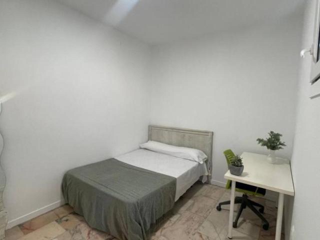 Shared Living/Roommate 17 Dormitorio Seville Seville ELS101839503