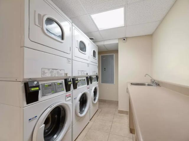 Shared Living/roommate 1 Bedroom For Rent Hamilton Hamilton 1450 ES99490735