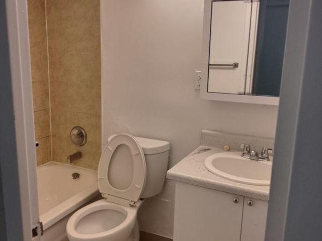 Shared Living/roommate 1 Bedroom For Rent Toronto ON 450 ES97418501