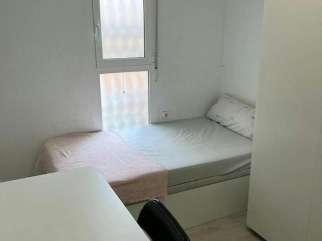 Shared Living/Roommate 1 Dormitorio L'Hospitalet De Llobregat L'Hospitalet De Llobregat ES102145311